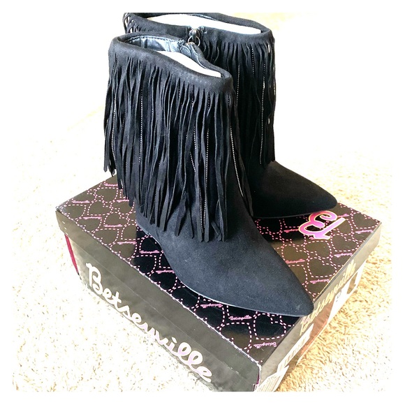 Betseyville Shoes - Betseyville Black Faux Suede Fringe Wedge Booties
